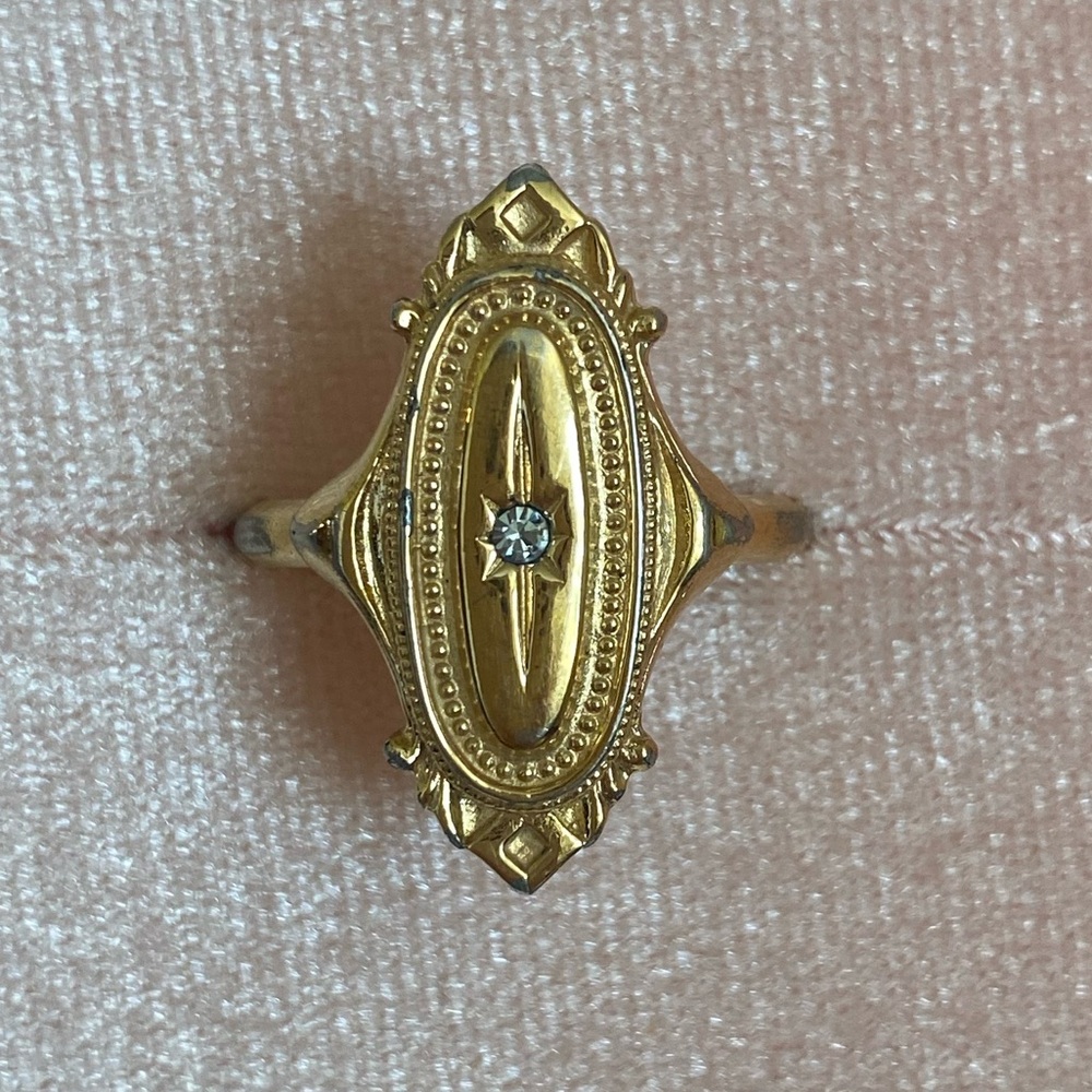 Vintage Avon Kensington Ring ✨ Size 6-8.5